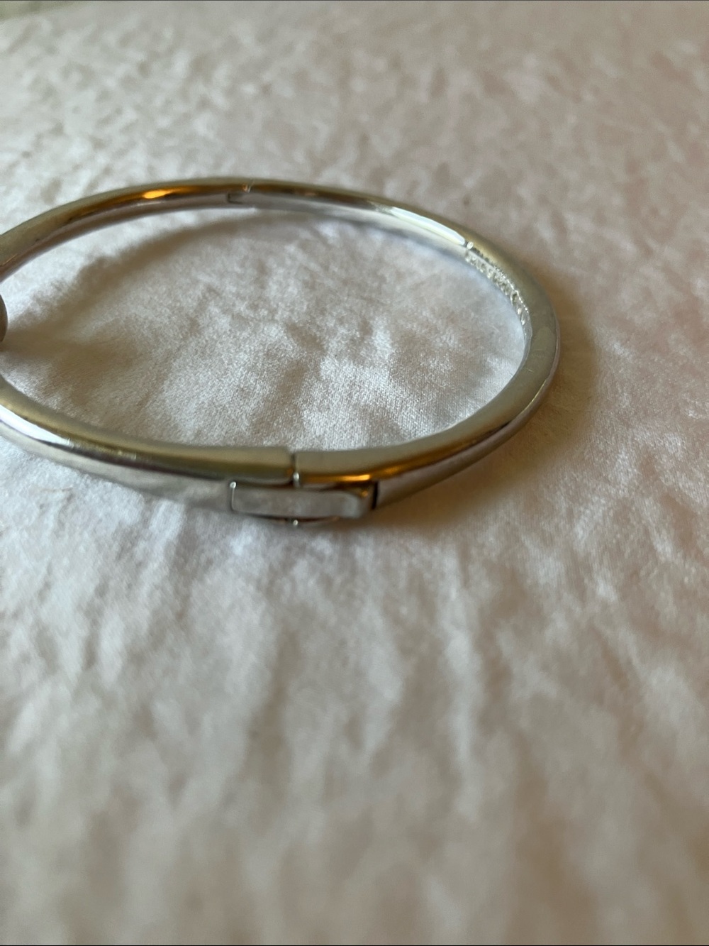 Kate Spade: Silver Tone Sailor’s Knot Hinge Bracelet/Bangle - Picture 3 of 8